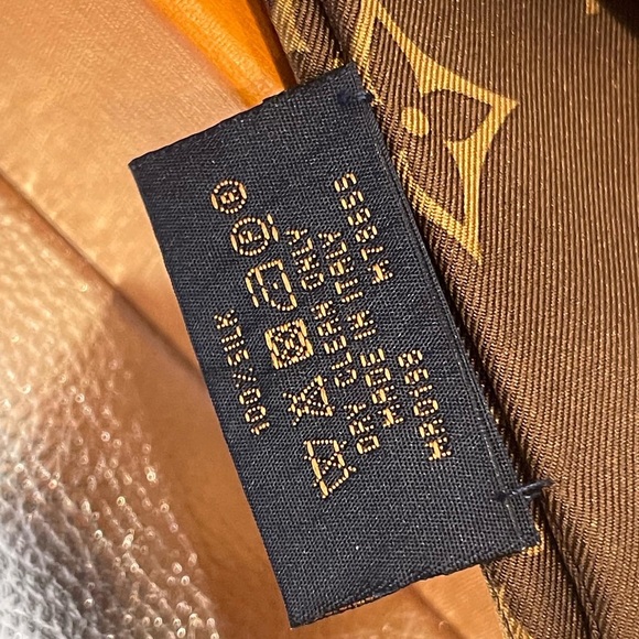 Louis Vuitton Monogram Bandau Charm - Picture 4 of 5